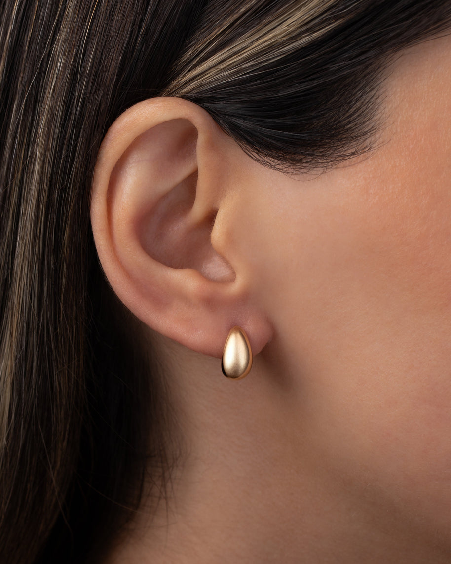 Zoe Lev 14k Gold Thick Dome Huggie Earrings