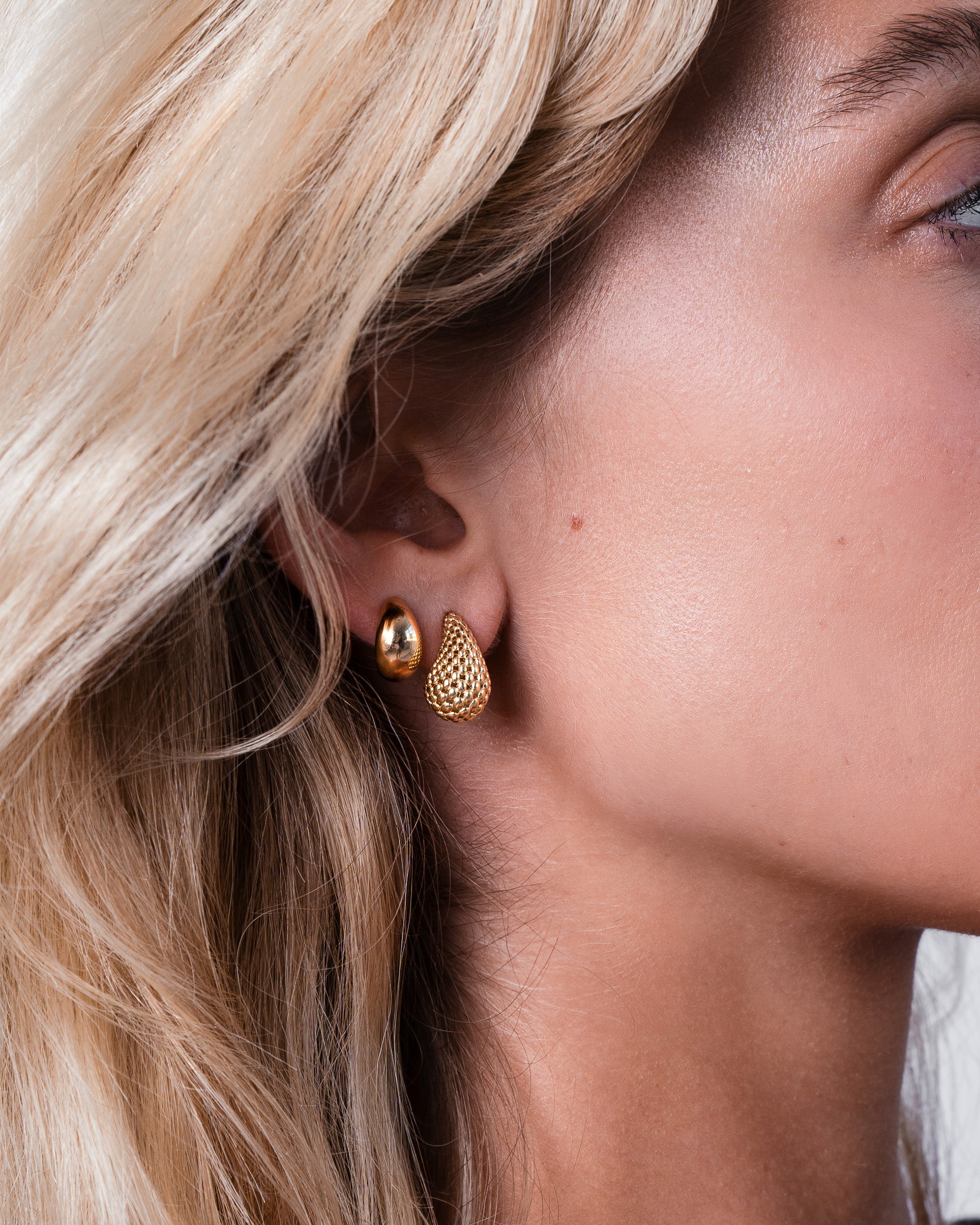 Zoe Lev 14k Gold Thick Dome Huggie Earrings