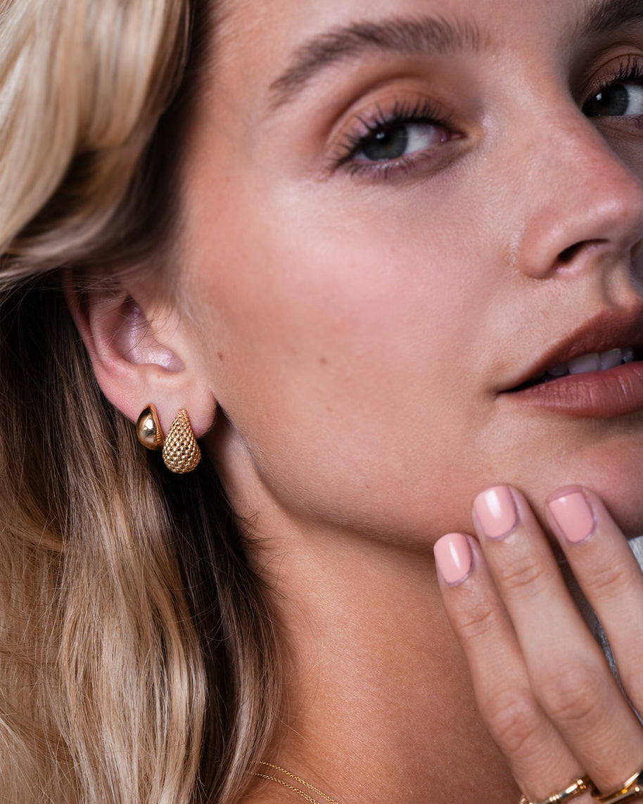Zoe Lev 14k Gold Thick Dome Huggie Earrings