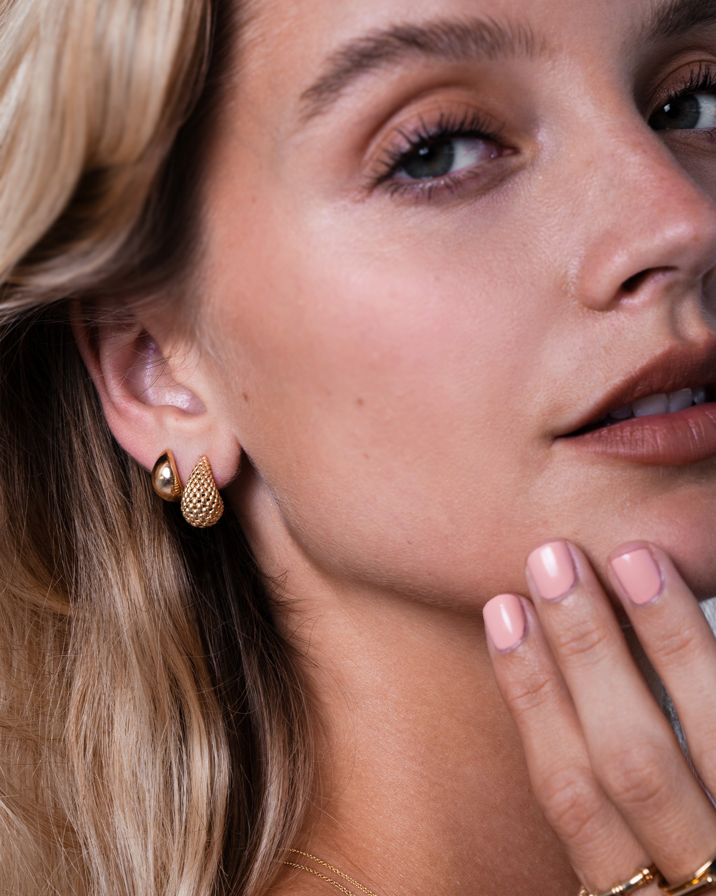 Zoe Lev 14k Gold Thick Dome Huggie Earrings