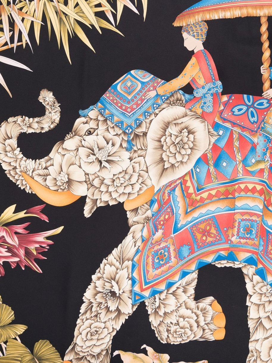 Ferragamo Silk Graphic Print Scarf In Black