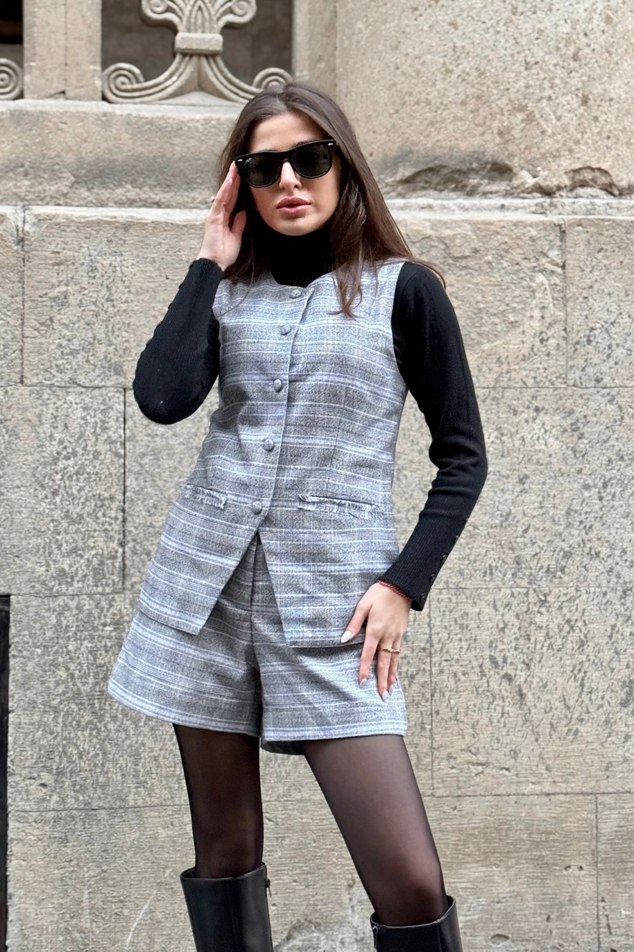 Reistor Cotton Tweed Shorts in Grey