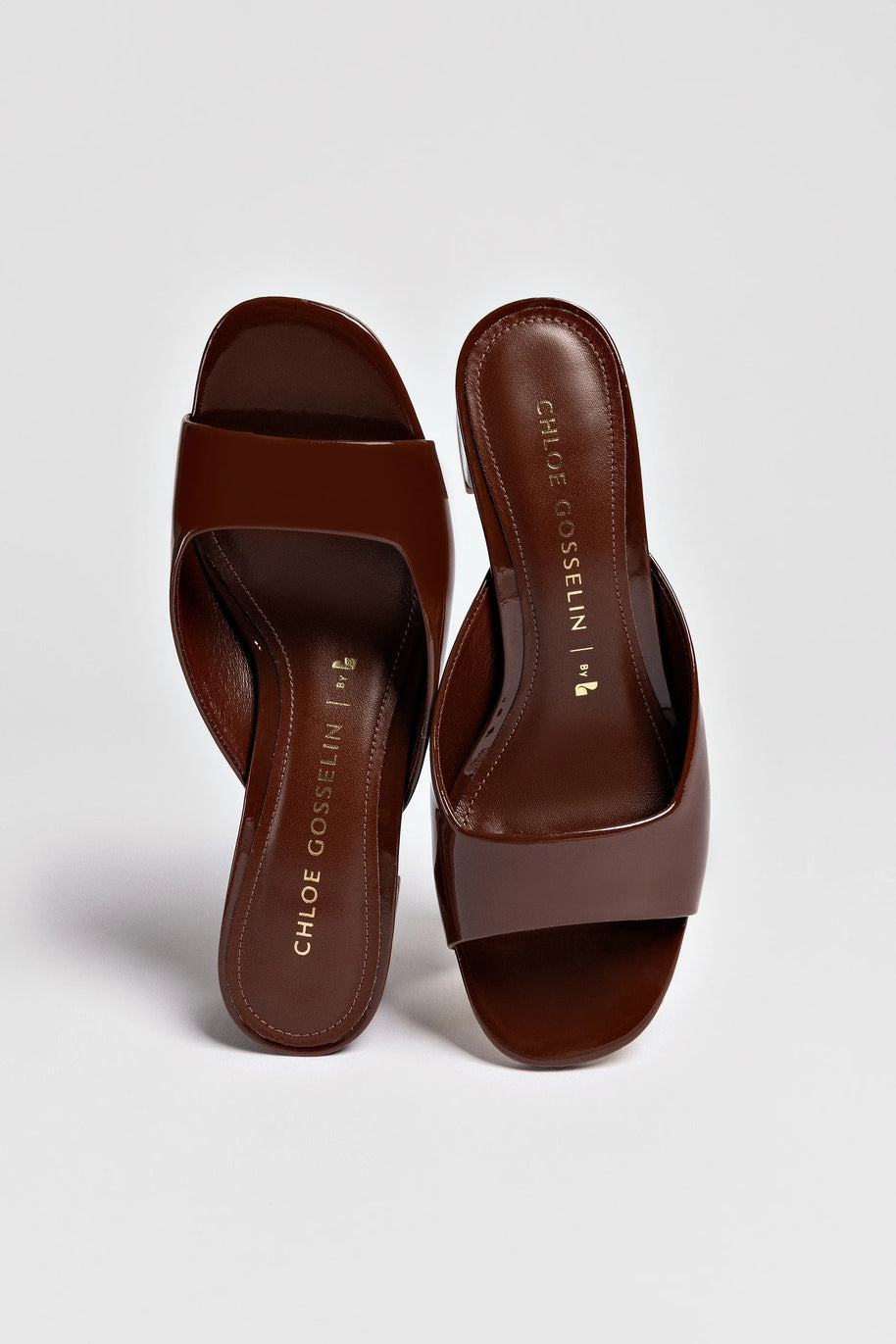 Chloe Gosselin By Larroudé Anah Mule In Brown Patent Leather