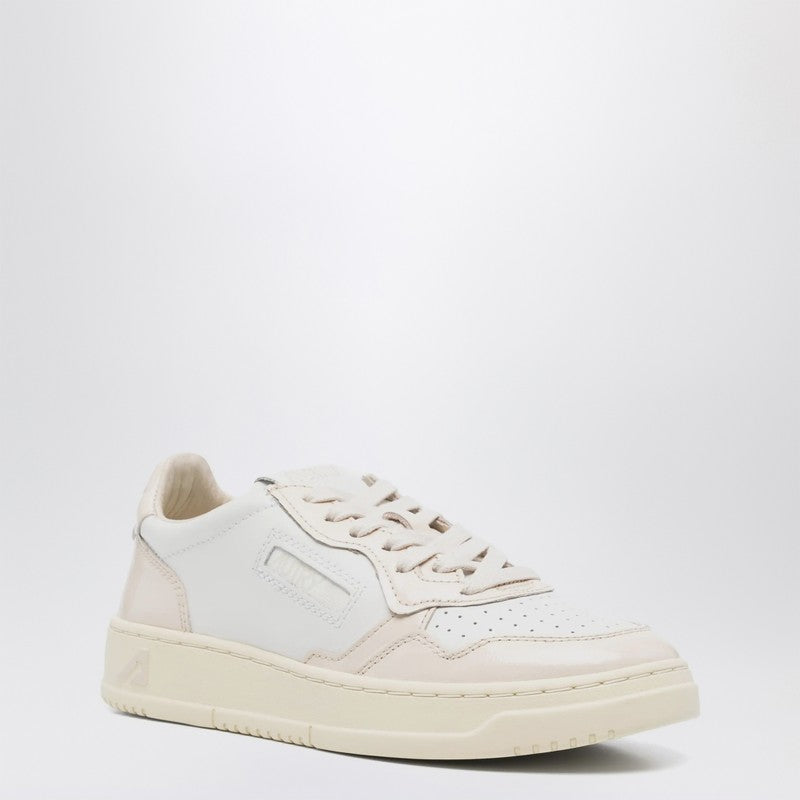 【関税&送料込】Autry White Light Pink Medalist Sneakers AUTRY White/light Pink Medalist Sneakers – Blush Lux