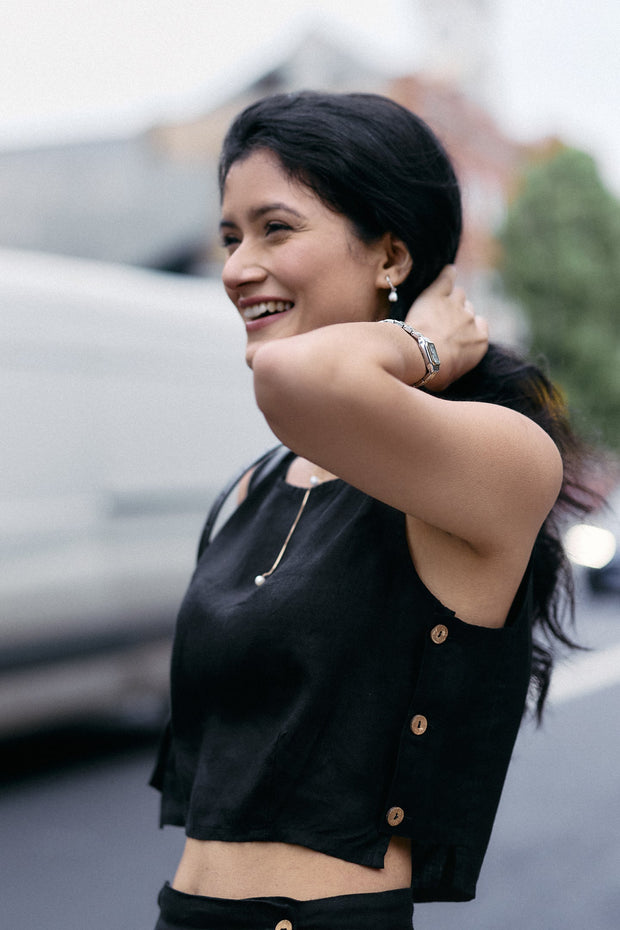 Reistor Boxy Crop Top in Black