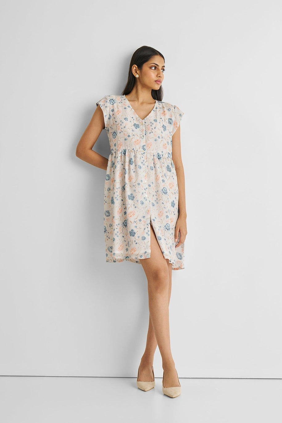 Reistor Cap Sleeved Short Dress in Florals