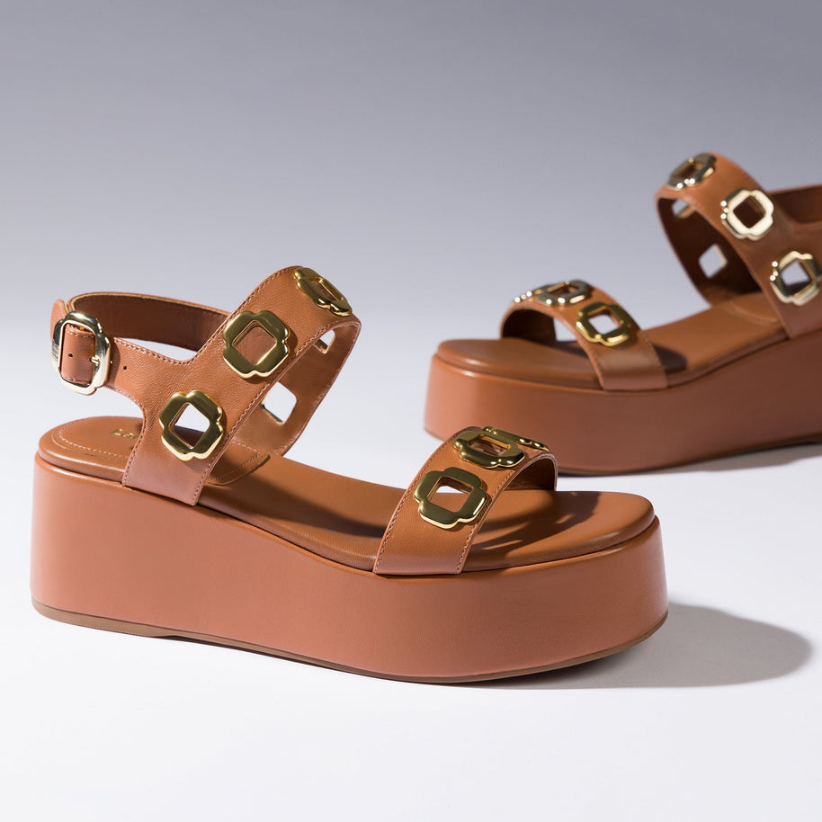 Larroude Milan Flatform Sandal In Caramel Leather