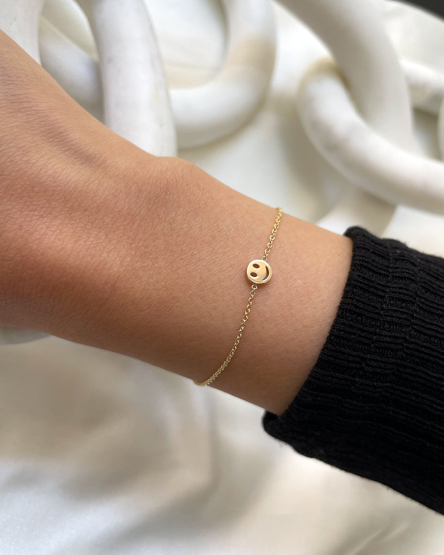 Zoe Lev 14k Gold Tiny Smile Emoji Bracelet
