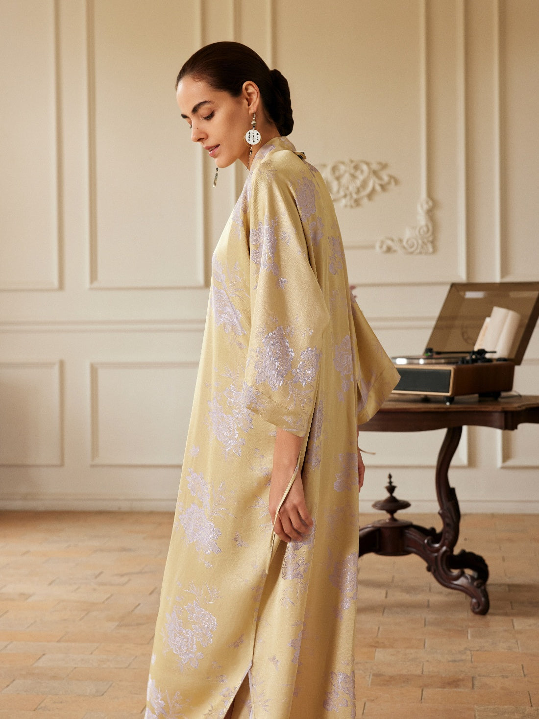 Ulivary Reversible Lavender & Gold Jacquard Kimono Robe