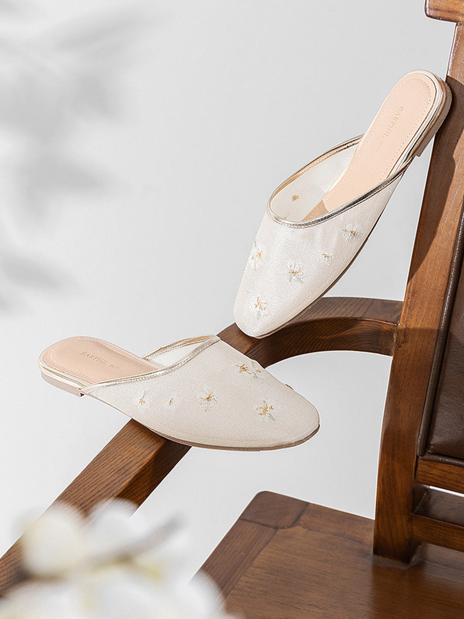 Ulivary Oriental-Floral Mesh Closed-Toe Slippers
