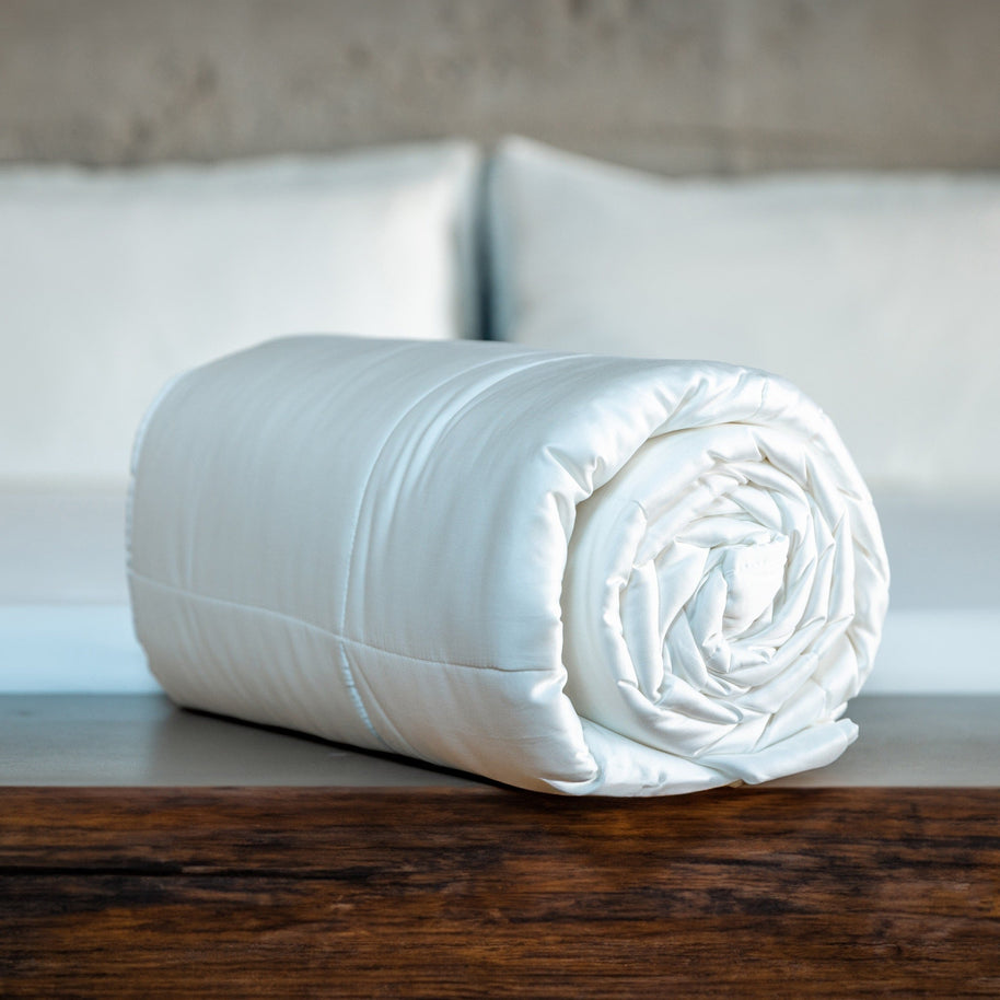 Ecobrands Cooling Comforter Set – Temperature-Regulating Eucalyptus Silk Comforter & Pillow Shams