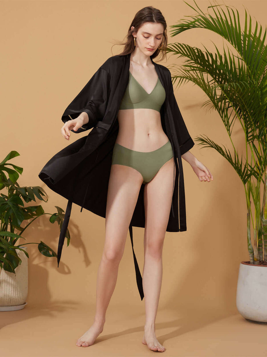 Ulivary Elegant Hollow Out Detail Short Robe With Pockets