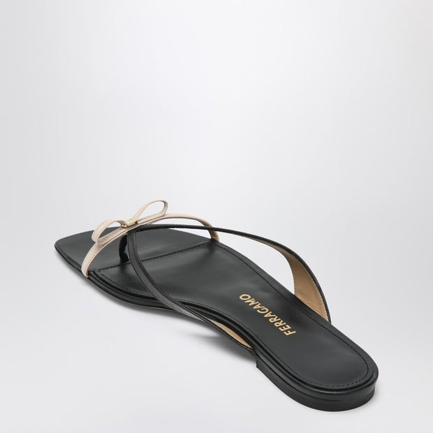 Ferragamo Mini Bow Flip-flop Black And Powdery  / Narrow Fit