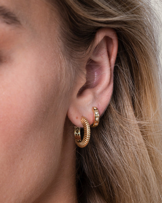 Zoe Lev Diamond Starburst Huggie Earrings