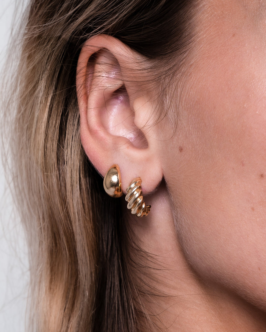 Zoe Lev 14k Gold Thick Dome Huggie Earrings