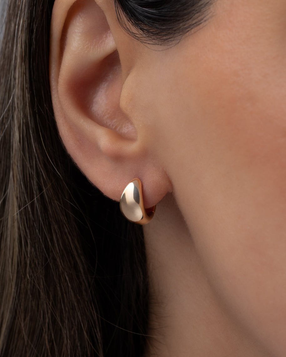 Zoe Lev 14k Gold Thick Dome Huggie Earrings