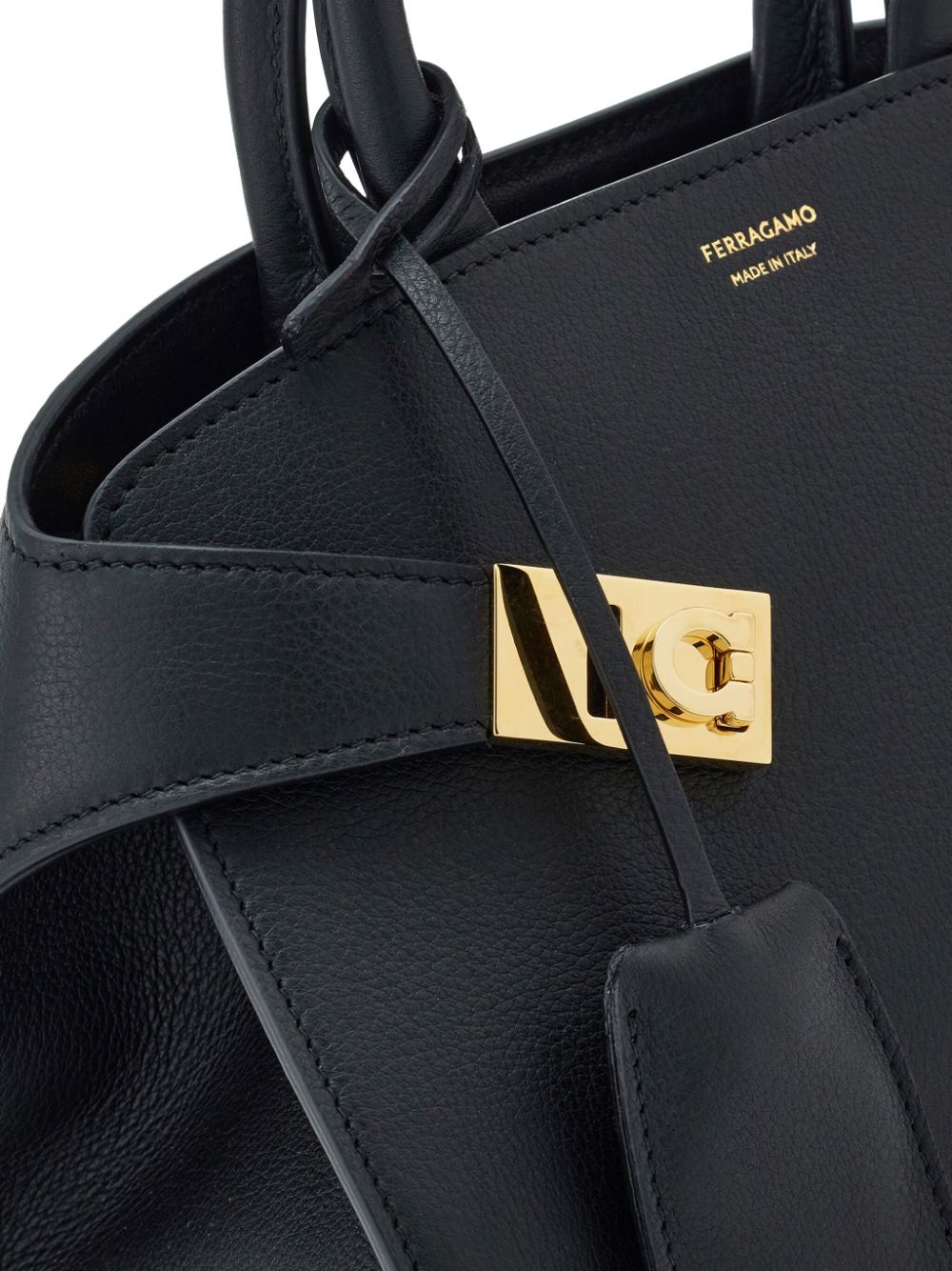 Ferragamo Hug Shoulder Bag In Black