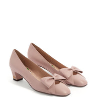 Valentino Garavani Bowow Leather Pumps - Powder