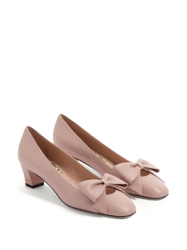 Valentino Garavani Bowow Leather Pumps - Powder