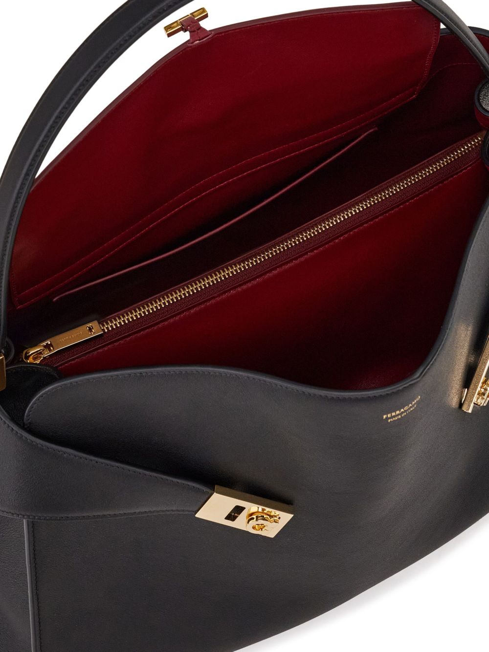 Ferragamo Hug Shoulder Bag In Black