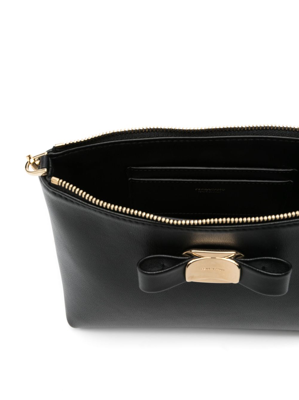 Ferragamo Vara Bow Shoulder Bag In Black