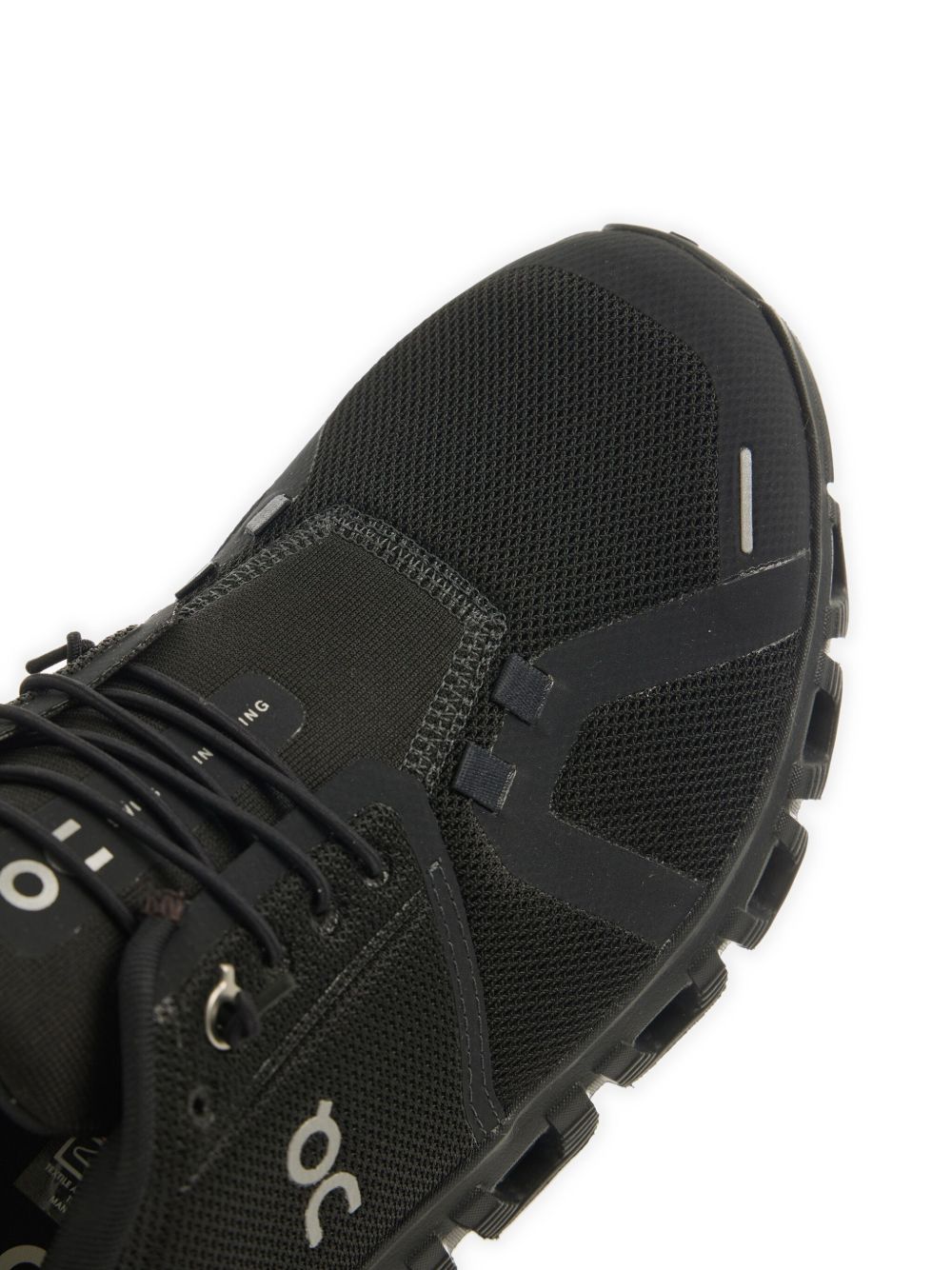 ON Running Cloud 5 Sneakers