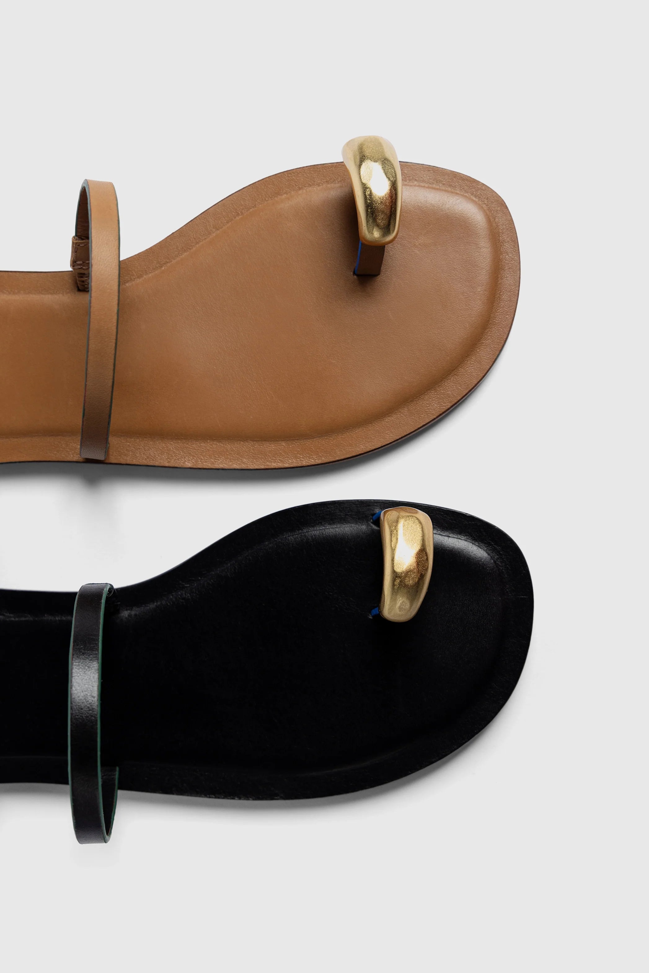 Larroude Biarritz Flat Sandal In Light Caramel Leather