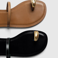 Larroude Biarritz Flat Sandal In Light Caramel Leather