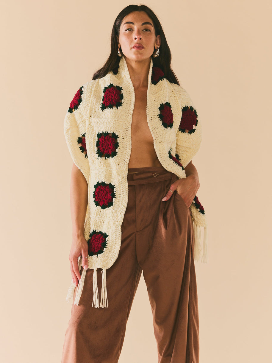 Eddy Round Top Rose Scarf