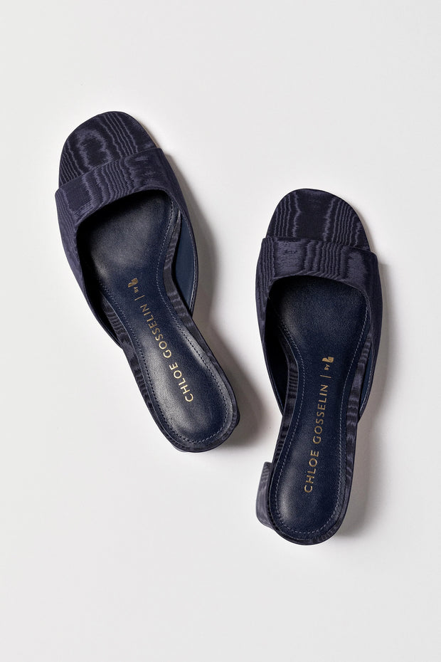 Chloe Gosselin By Larroudé Anah Mule In Navy Fabric