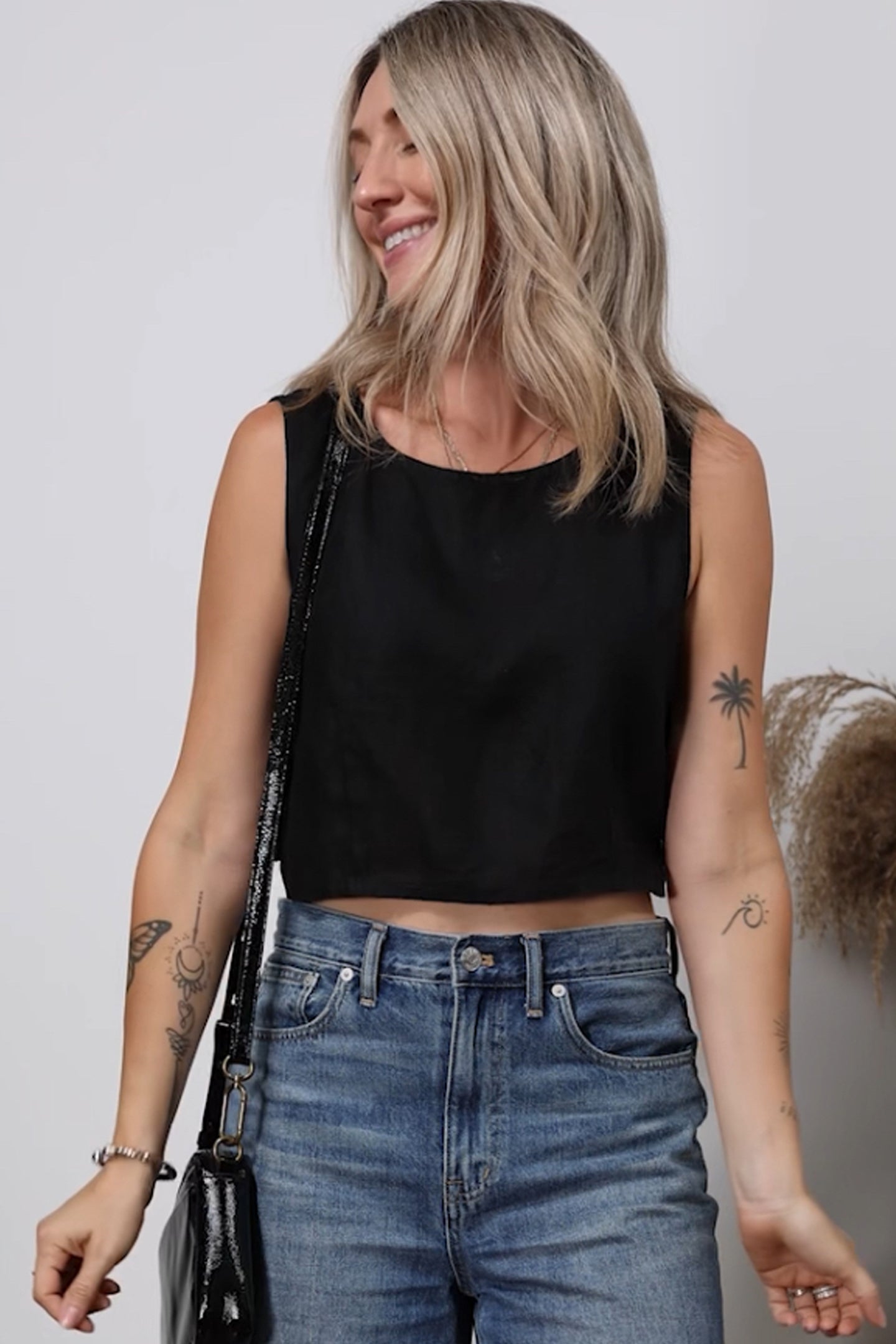Reistor Boxy Crop Top in Black