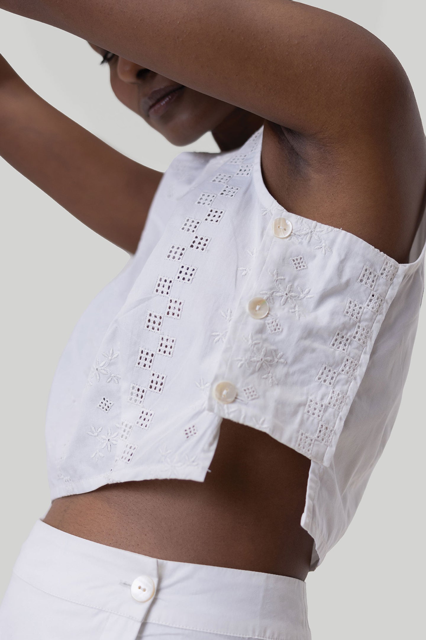 Reistor Boxy Crop Top in White