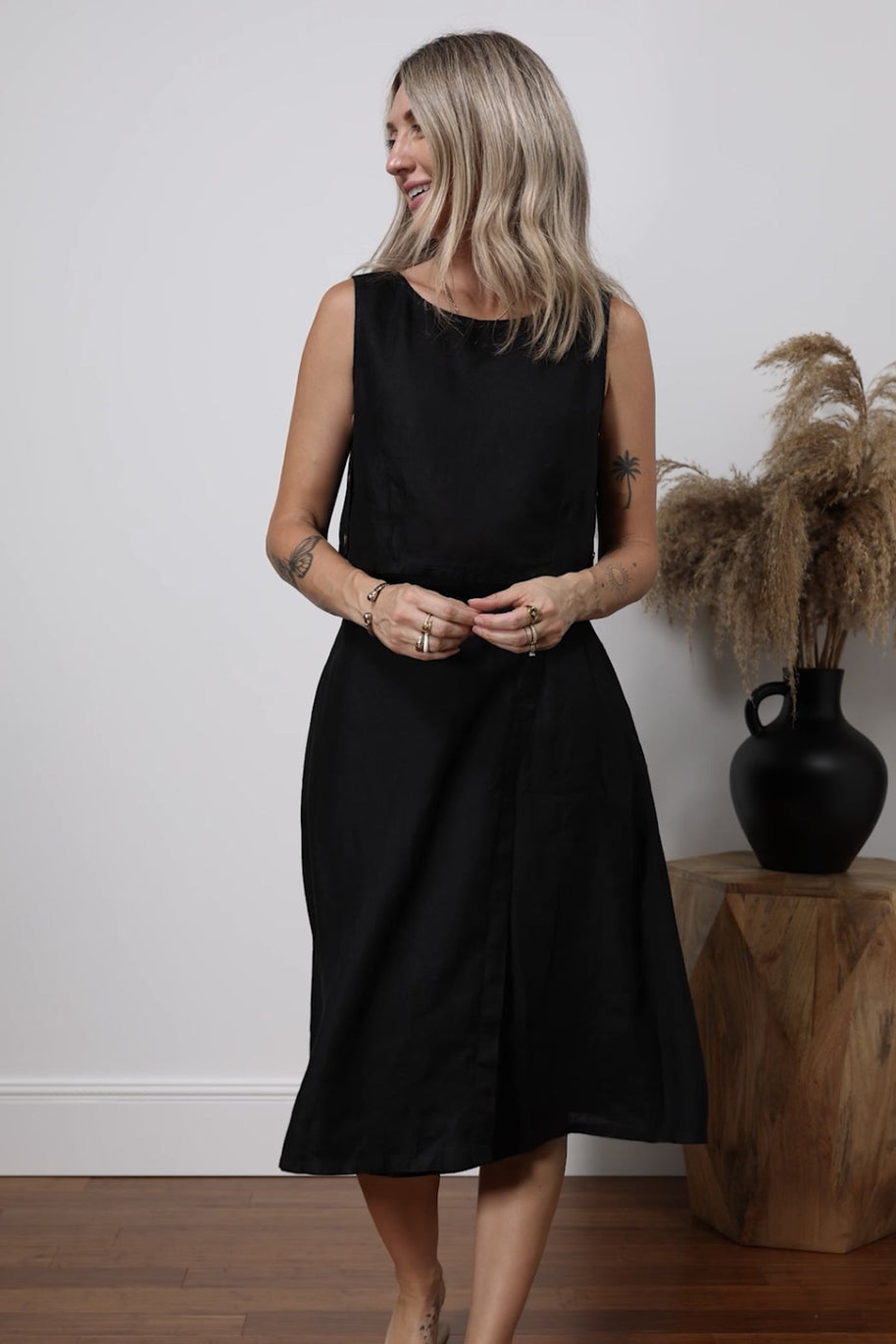 Reistor Overlap Midi Skirt in Black