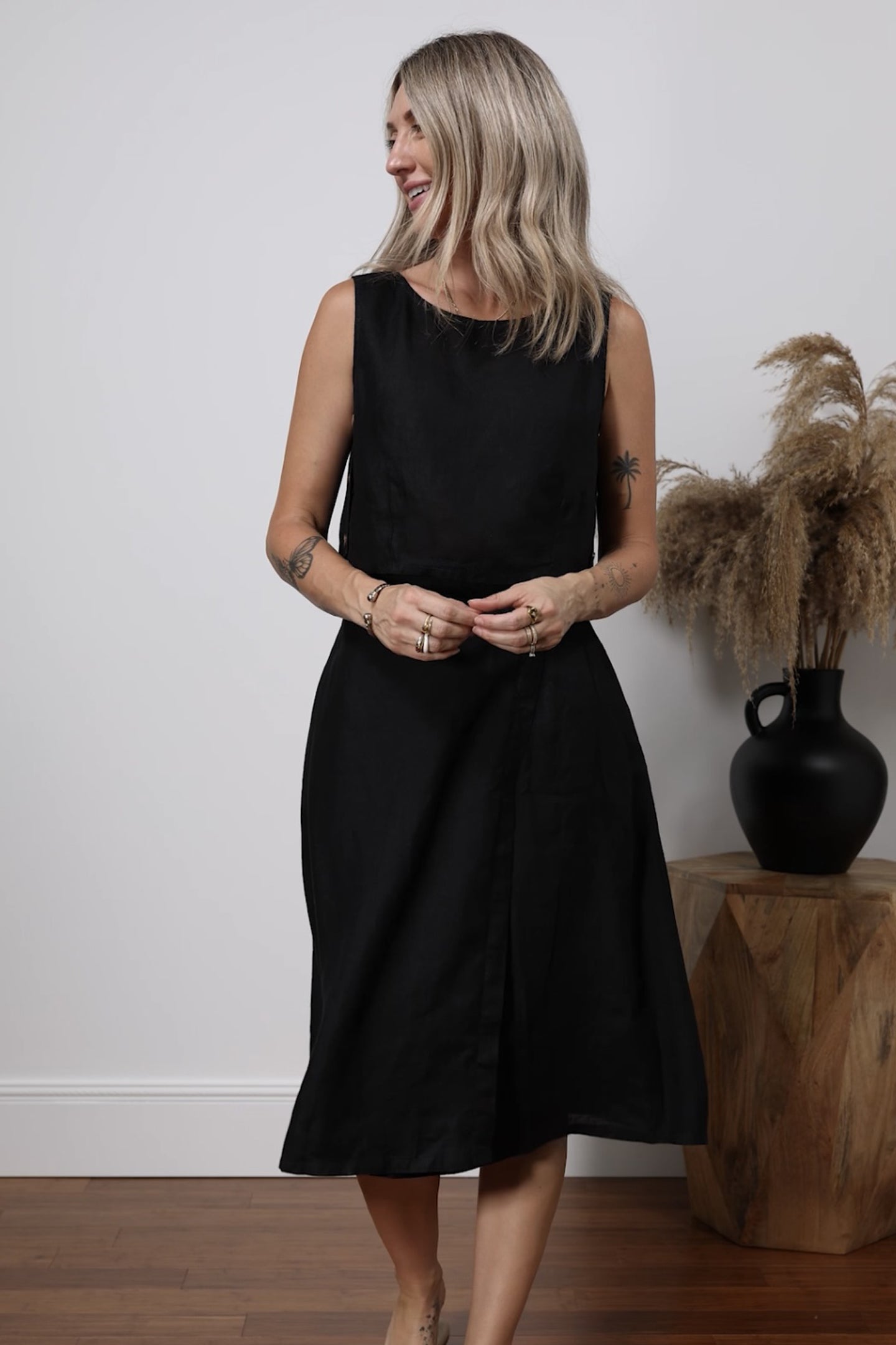 Reistor Overlap Midi Skirt in Black