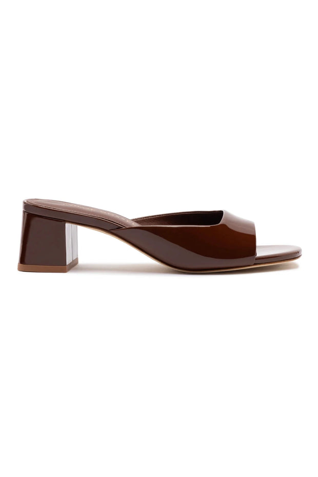 Chloe Gosselin By Larroudé Anah Mule In Brown Patent Leather