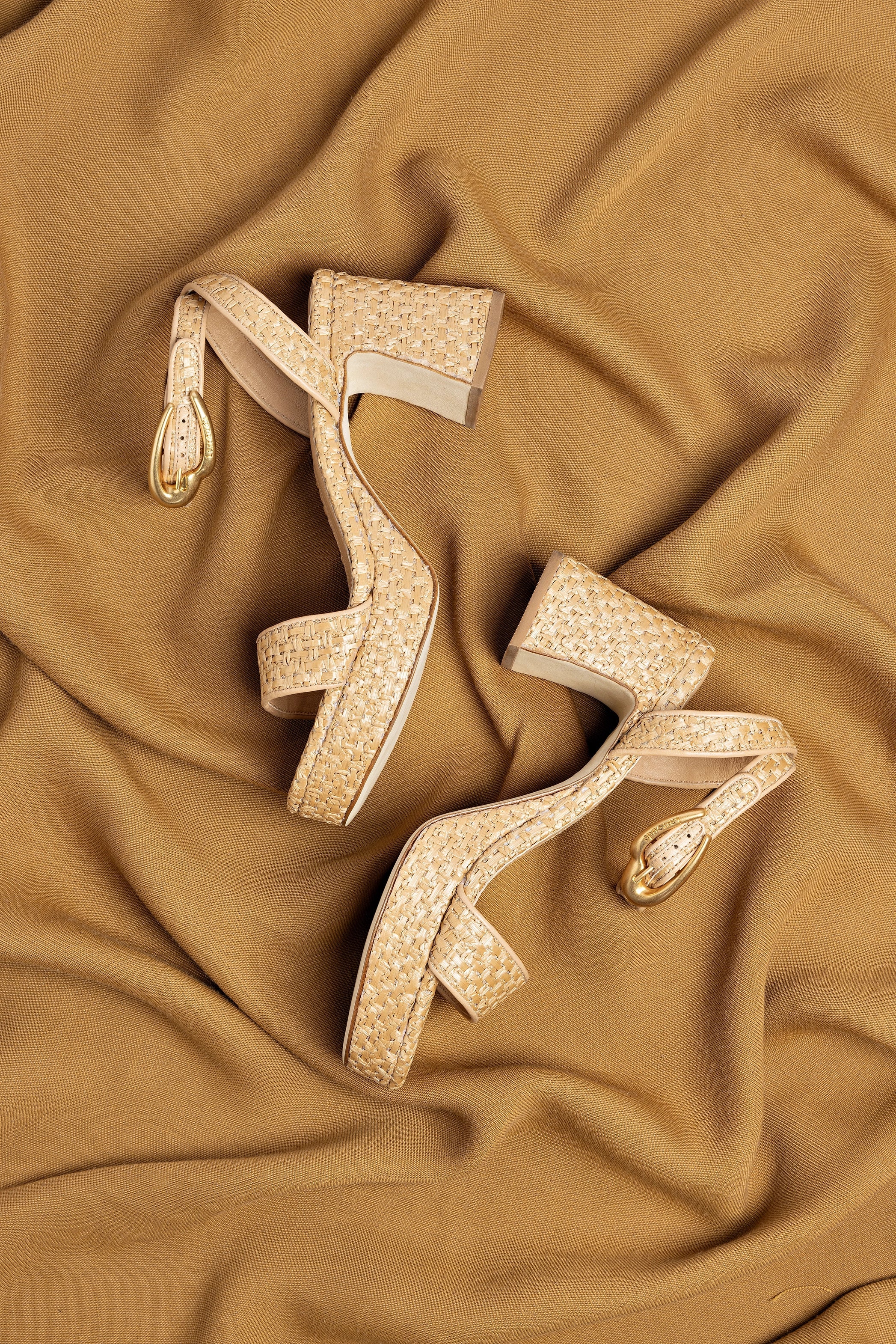 Larroude Dolly Verona Low Sandal In Natural Raffia And Beige Leather