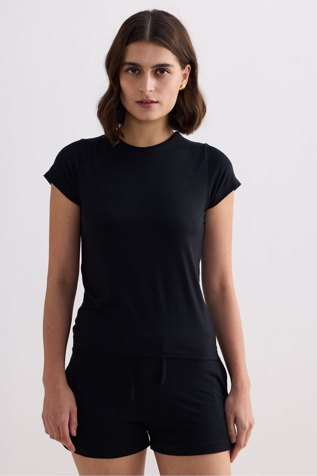 Essential Short Sleeve Tee In Black