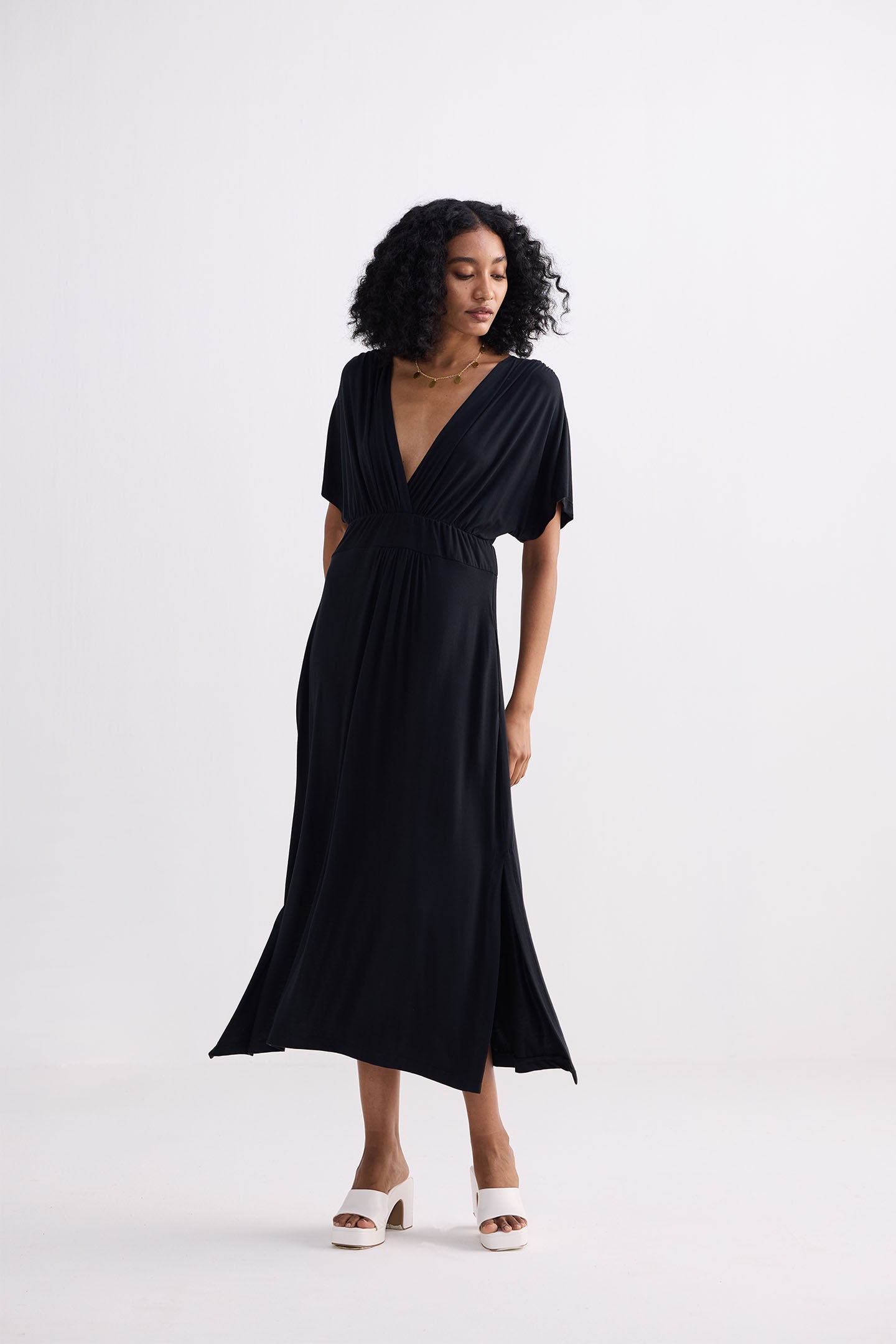 Reistor Flowy A-Line Maxi Dress with Side Slits in Black
