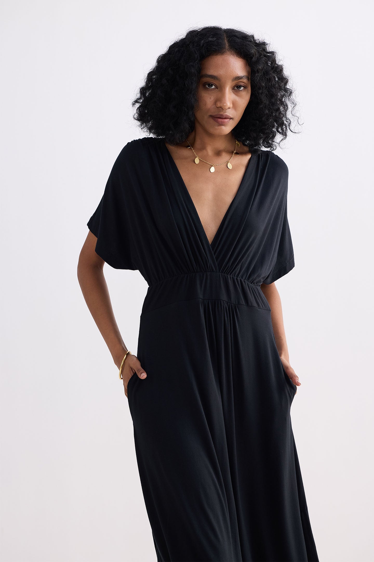 Reistor Flowy A-Line Maxi Dress with Side Slits in Black