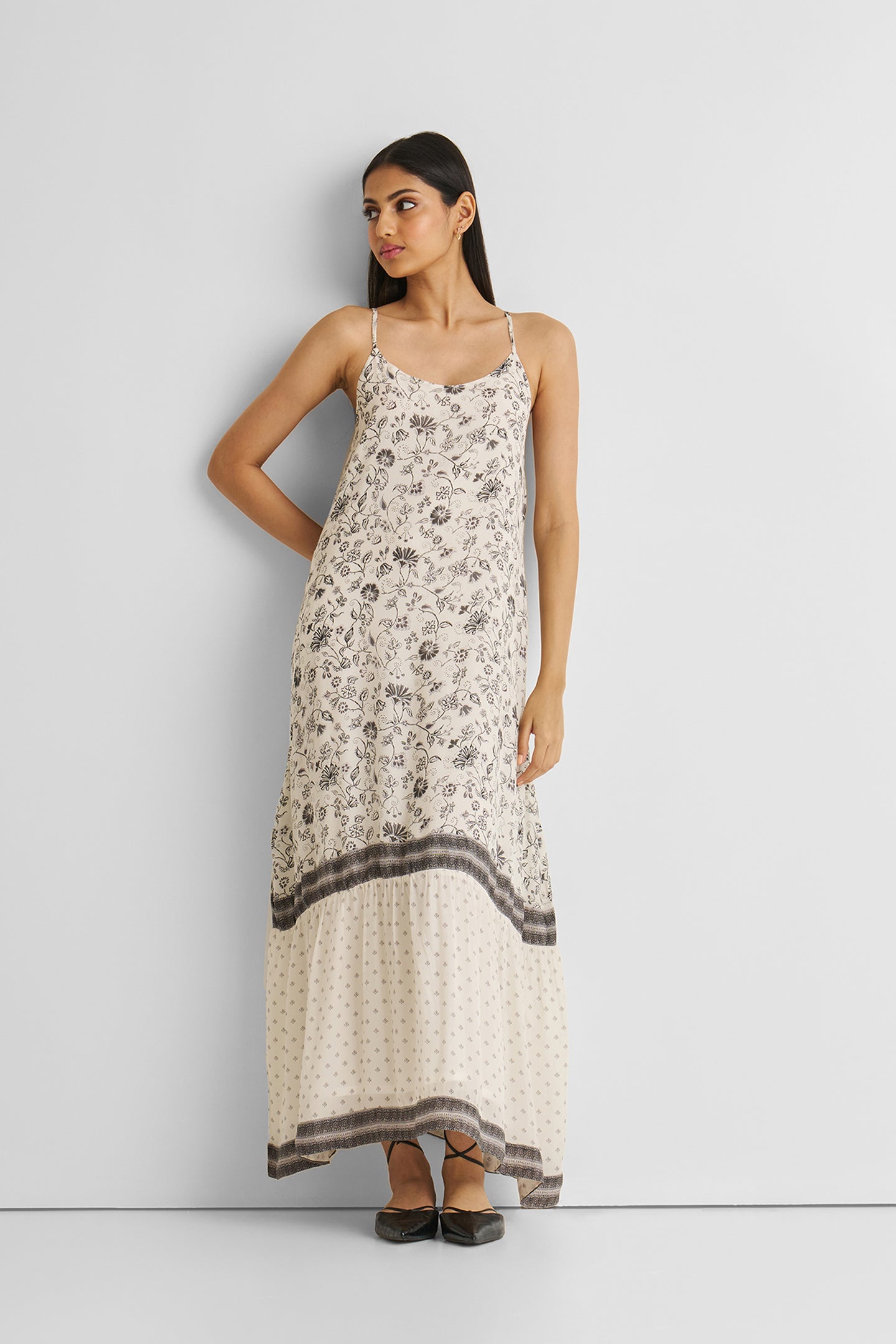 Reistor Flowy Maxi Dress in Black Florals