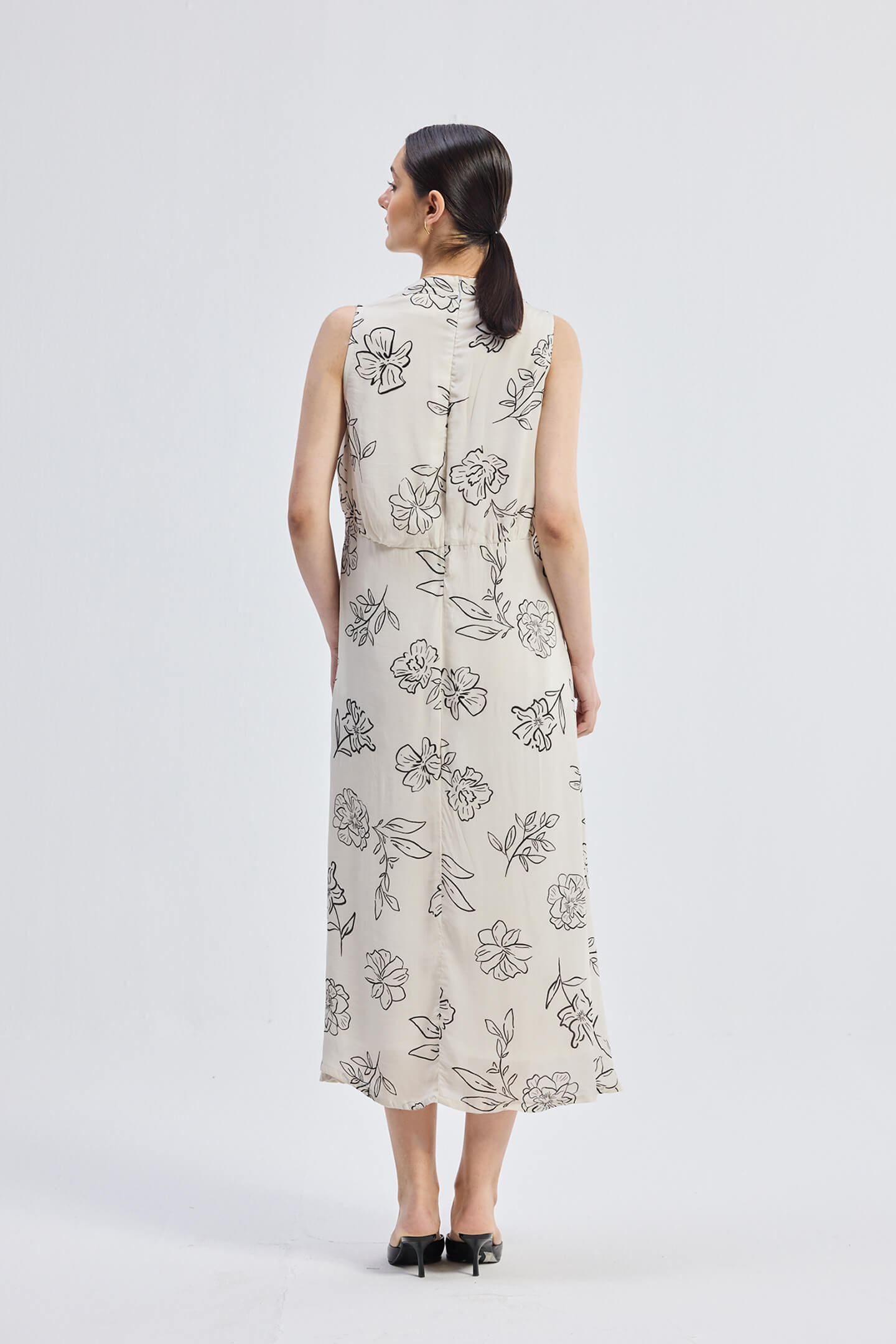 Reistor Front Twist Maxi dress in Black Florals
