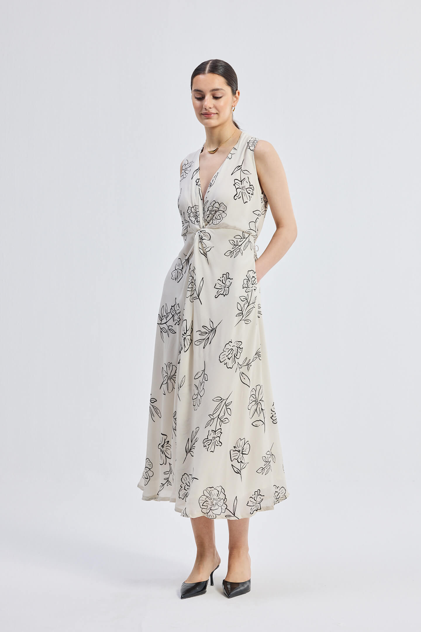 Reistor Front Twist Maxi dress in Black Florals