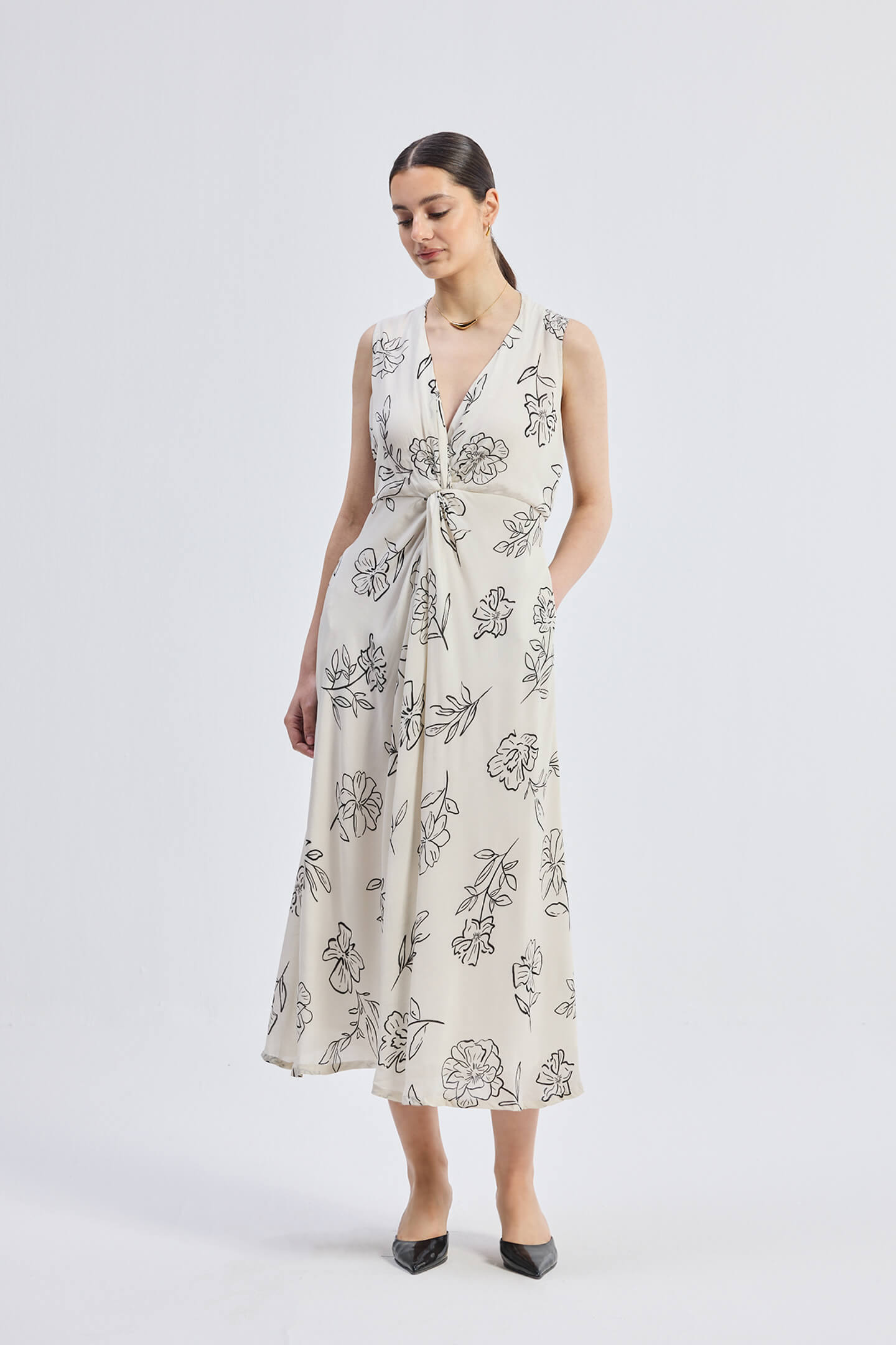 Reistor Front Twist Maxi dress in Black Florals