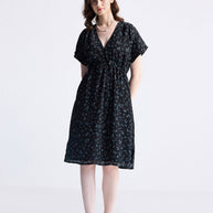 Reistor Gathered Knee-length Dress in Dark Blue Florals