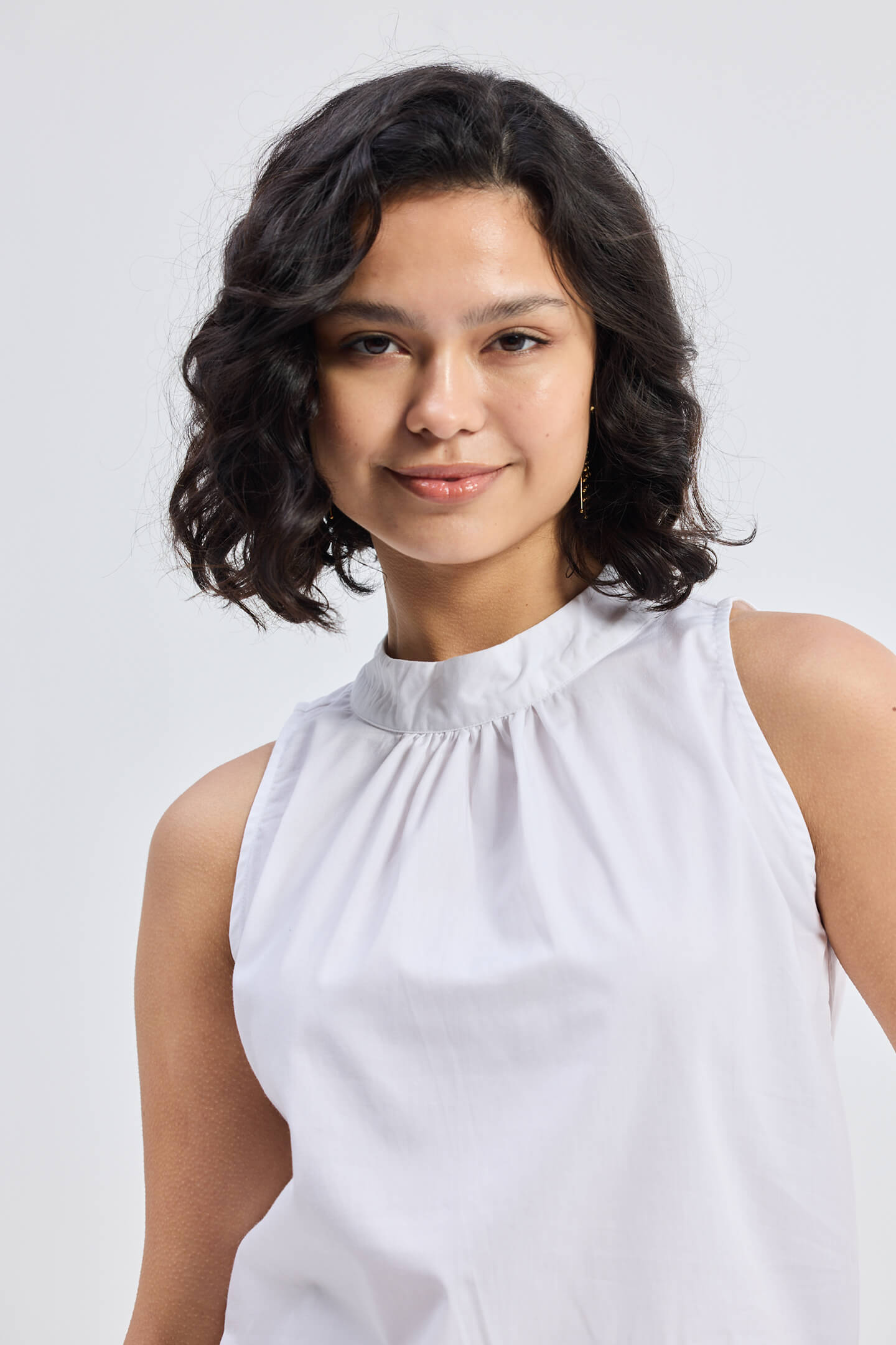 Reistor High-Neck Top with Gathers in White