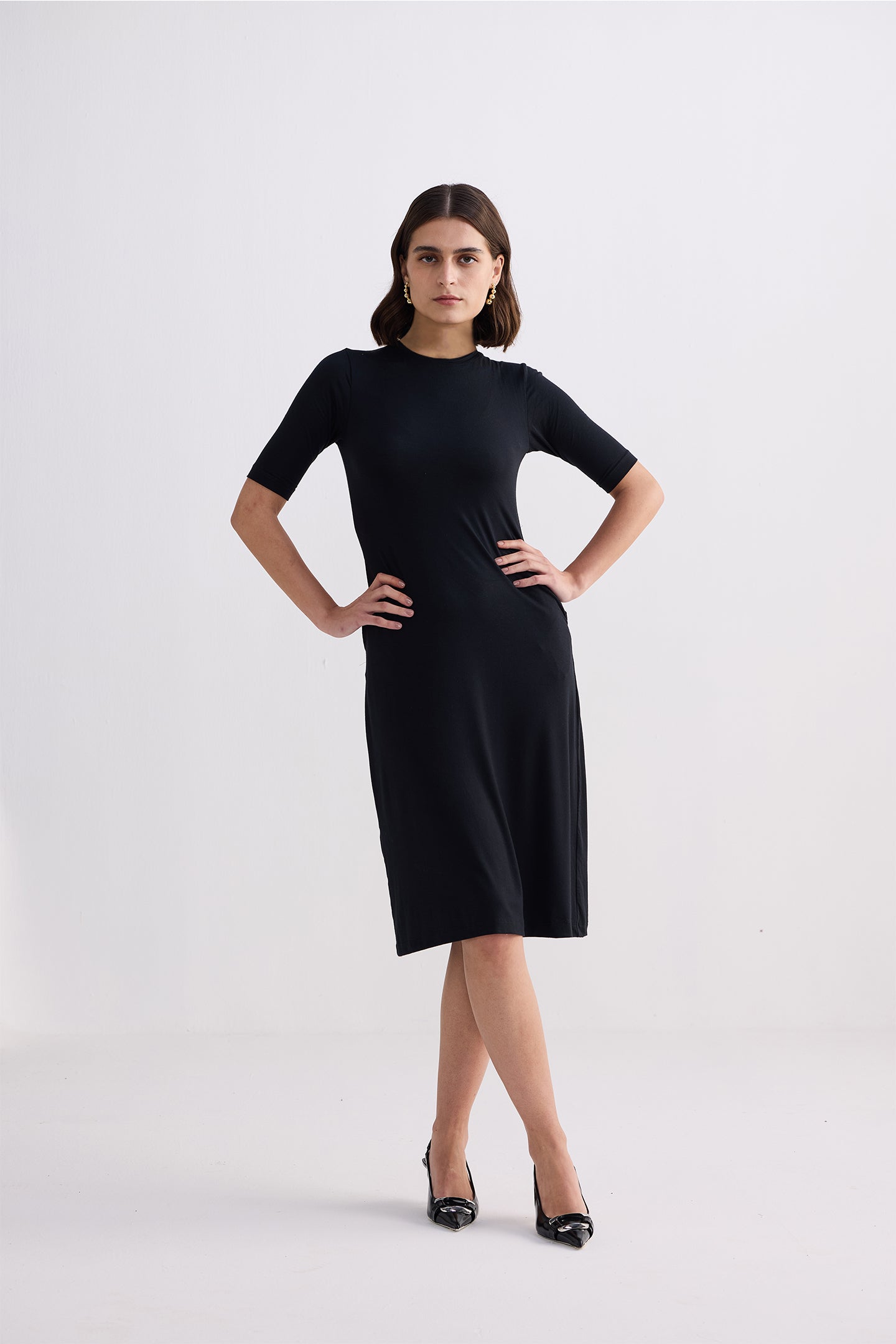 Reistor High Crew Neck Elbow Sleeves Fitted Dress in Black