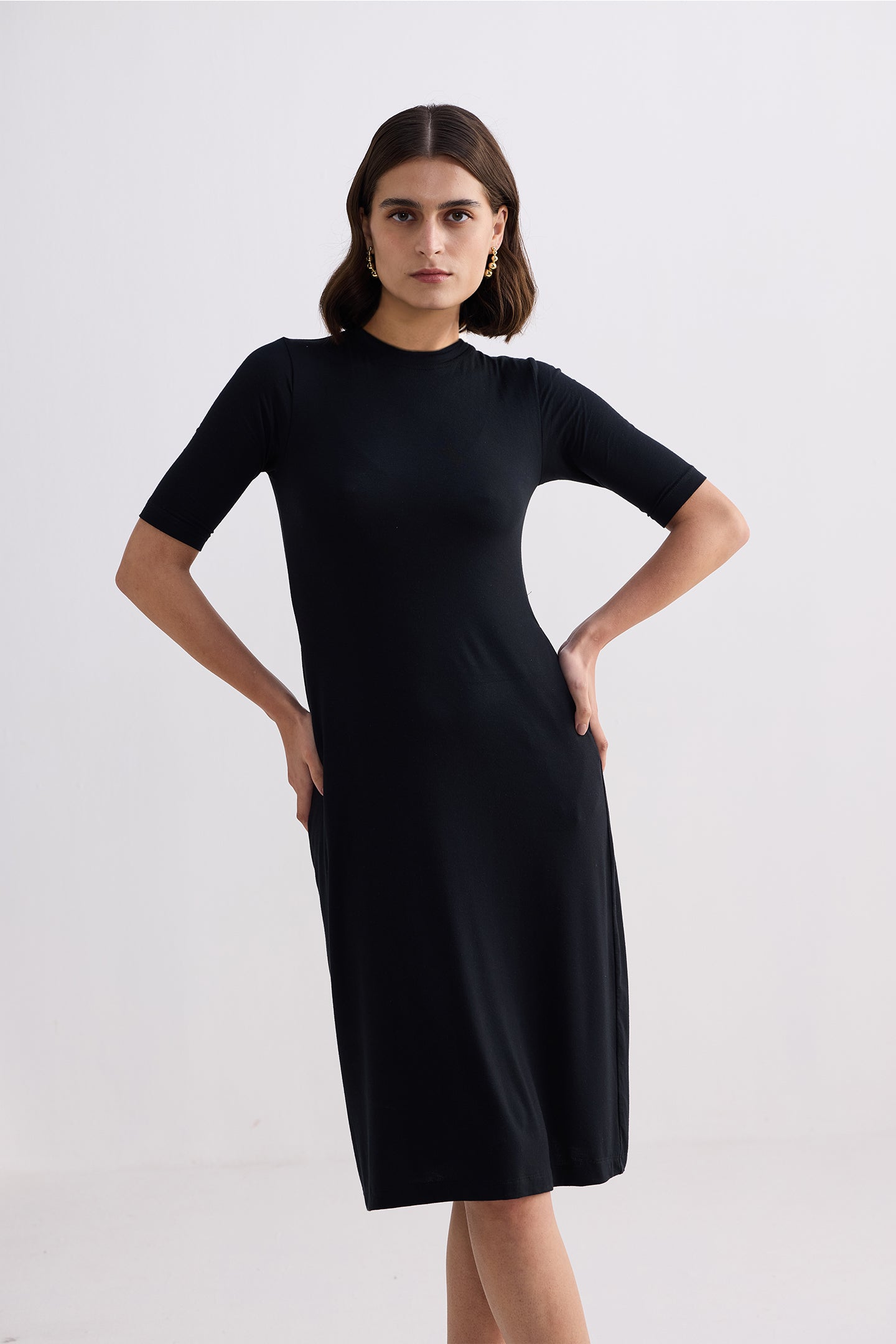 Reistor High Crew Neck Elbow Sleeves Fitted Dress in Black