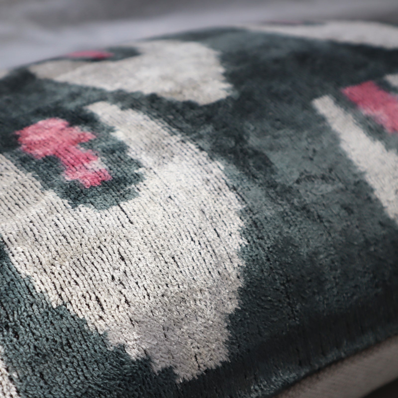 Canvello Luxury Gray Pink Pillow For Couch | 16 X 24 In (40 X 60 Cm)