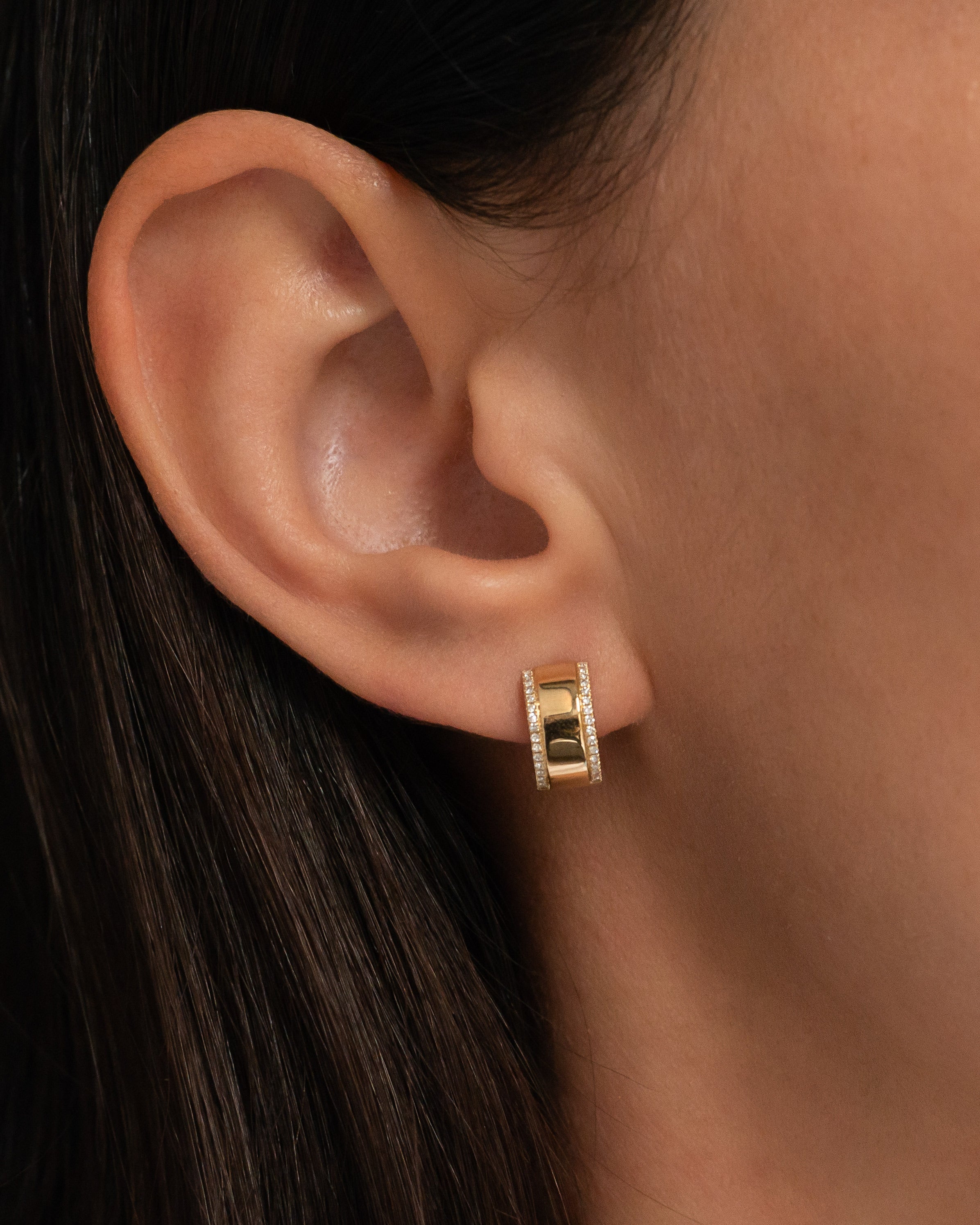 Zoe Lev Diamond Thick Huggie Earrings