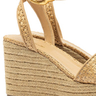 Larroude Verona Low Wedge In Beige Leather And Natural Raffia